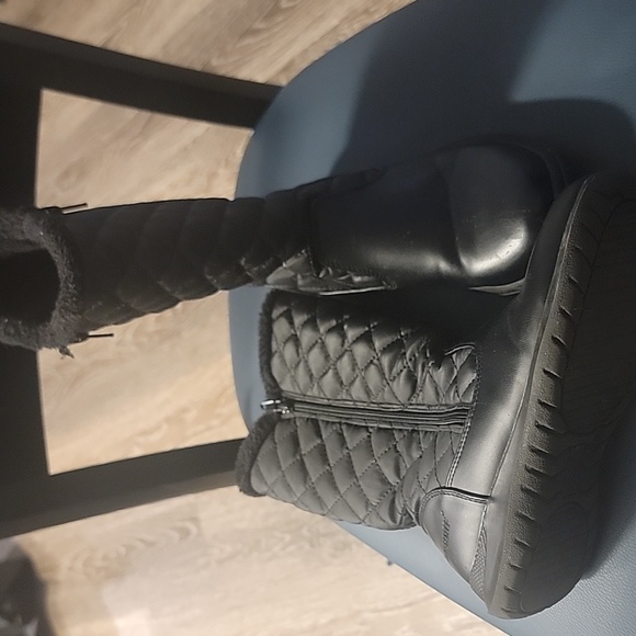 Boots - Picture 3 of 6